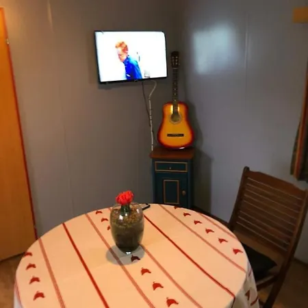 Camping Chalet 2 Personnes *